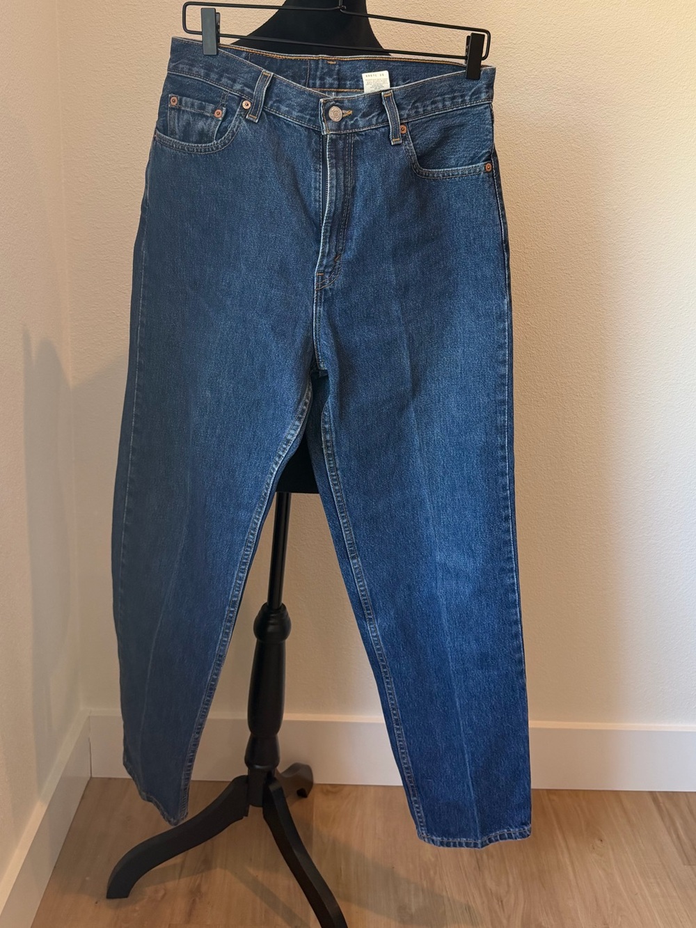 Vintage 560 Levis Dark Blue loose fit Straight leg Jeans size 12M